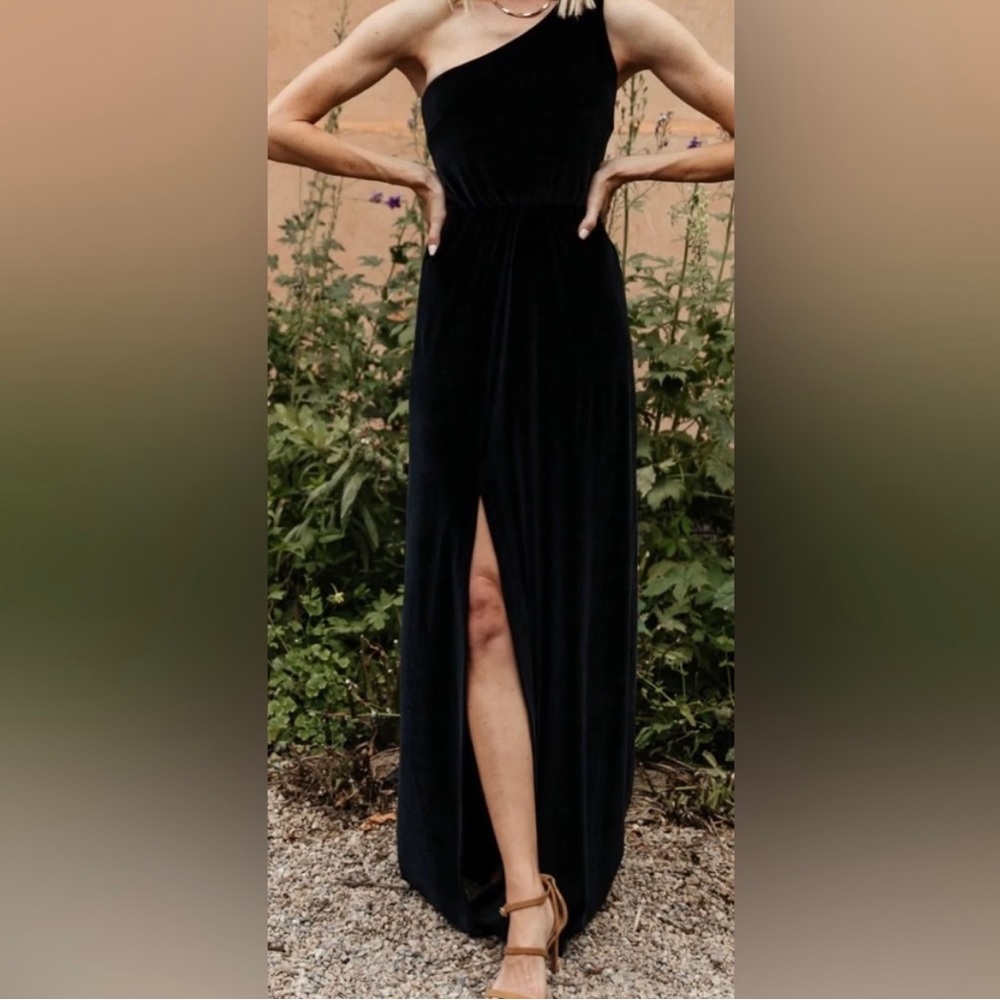 Baltic Born Tatiana One Shoulder Velvet black dress